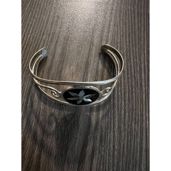 Vintage Mexican Silver Cuff Bracelet W/ Mother Of Pearl Inlay Flower Design Hand - Picture 7 of 7